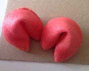 Ням ням няшное печенье с предсказанием от «Omnomnom Cookies».